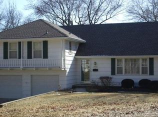 10927 Cherry St, Kansas City, MO 64131