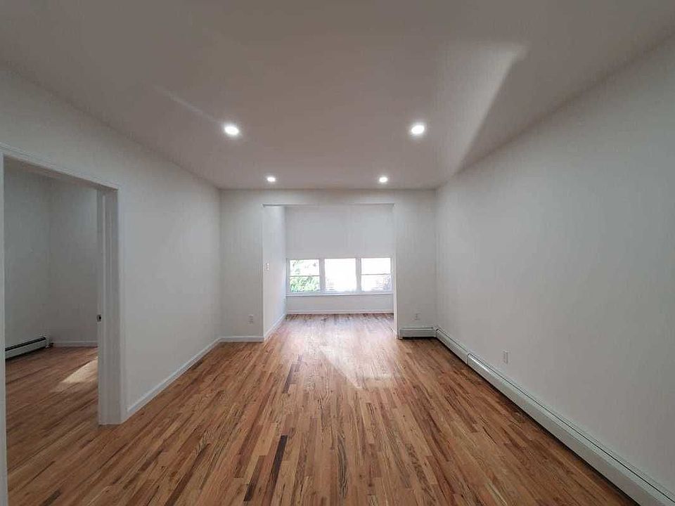 1st image of 422 E 26th St #2