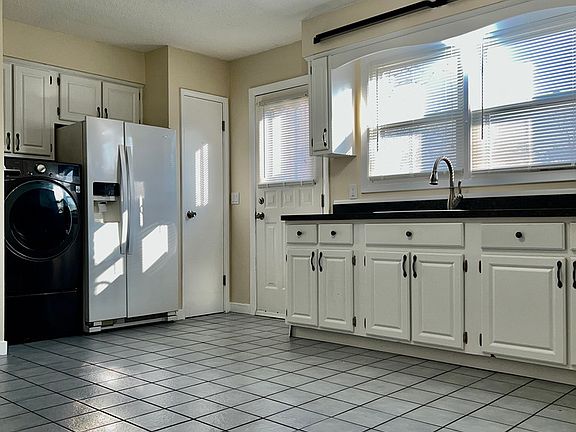 5th image of 8 Roma Street #8