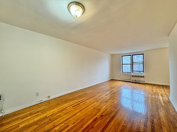 4th image of 14943 35th Ave APT 5A
