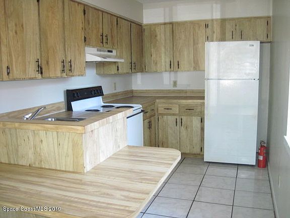 3rd image of 210 Pierce Ave #A