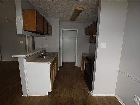 3rd image of 5523 Farley Dr Unit B