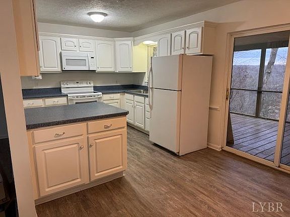 5th image of 1202 Dandridge Dr