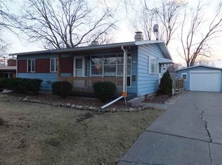 2706 Fillmore Ln, Davenport, IA 52804