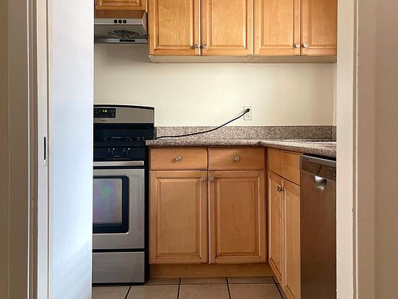 5th image of 10441 Mary Ave