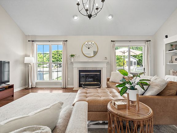 5th image of 10293 Cheswick Ln