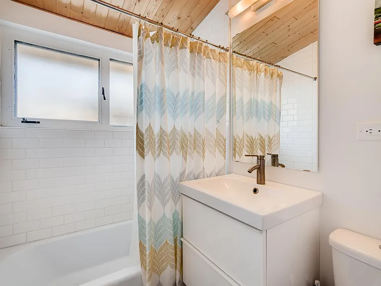 2596 S Meade St — Photo 12