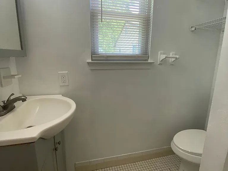 303 Corinthian Avenue — Photo 12