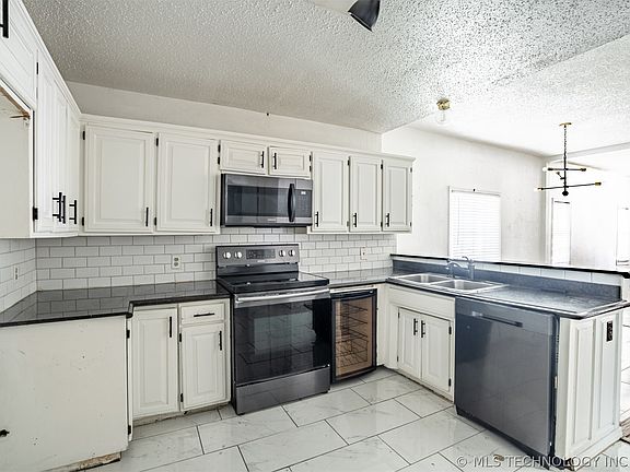 4th image of 728 S Trenton Ave