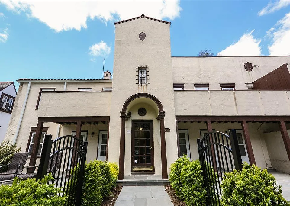 107 Kensington Rd #5