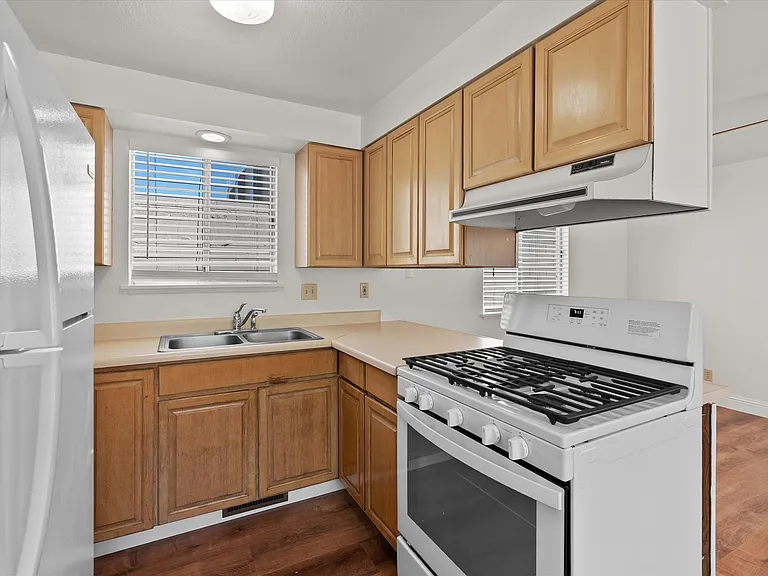 319 Maine St #B — Photo 10