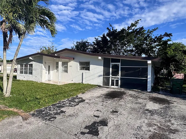 7900 NW 16th St — Photo 18