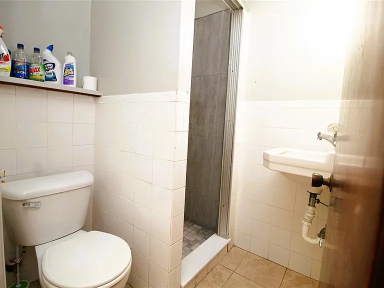 1079 W Magnolia St — Photo 5