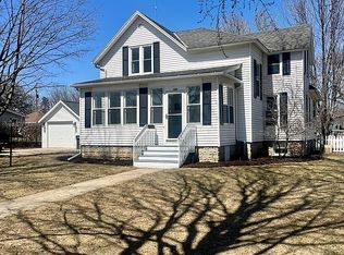 403 N 1st Ave E, Lake Mills, IA 50450
