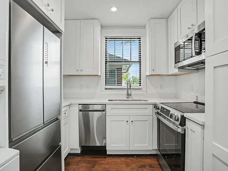 620 E 48th St #B — Photo 20