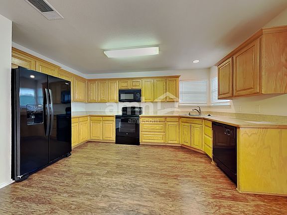 3rd image of 968 La Sierra Dr