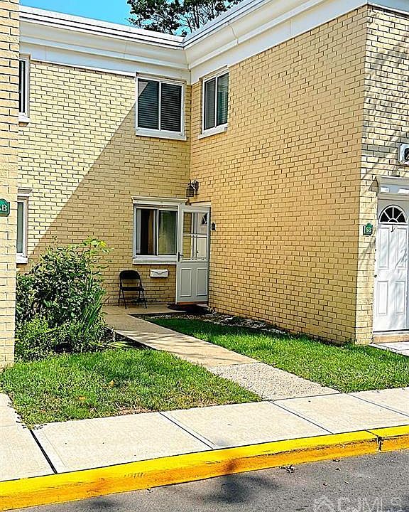 1st image of 9 Lake Ave APT 6A