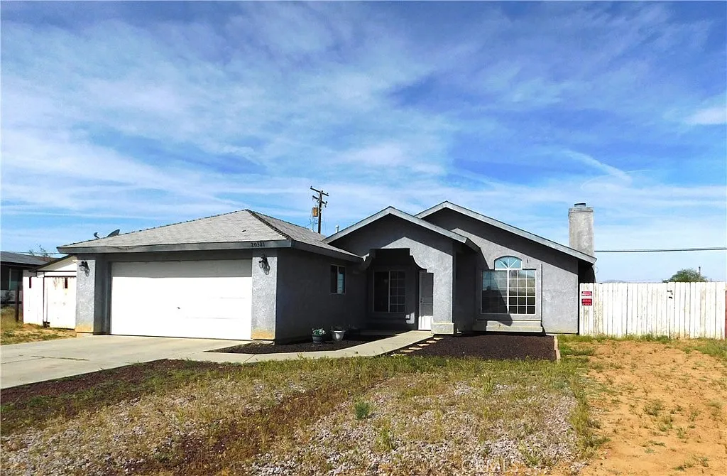 3 bed, 1176 sqft, $2,100 — Photo 1