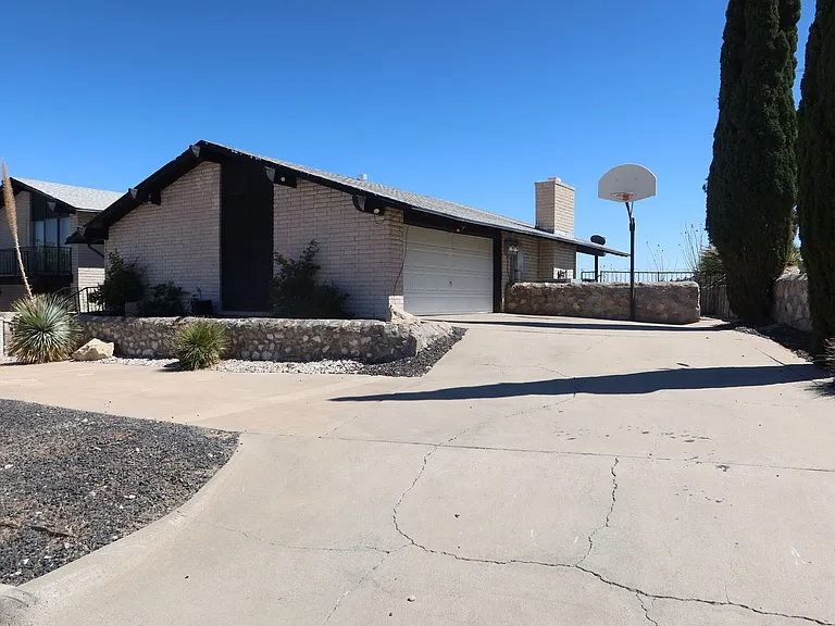 3000 Park North Dr — Photo 2