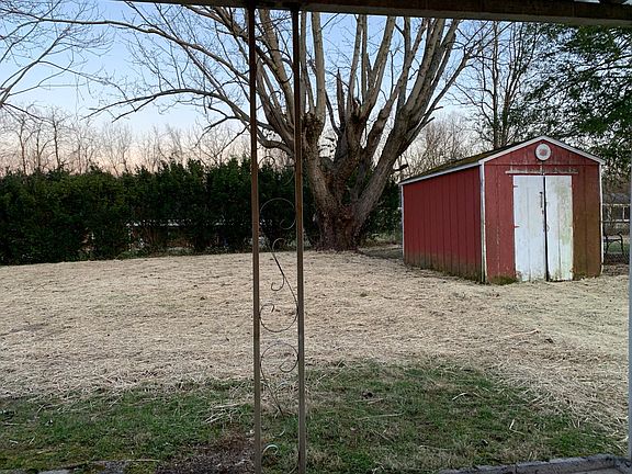 2nd image of 221 Stratford Dr