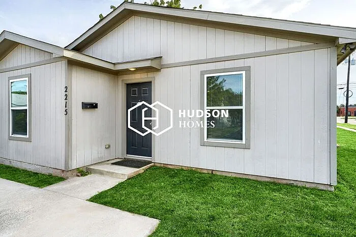 3 bed, 2.0 bath, 1090 sqft, $1,035 — Photo 3