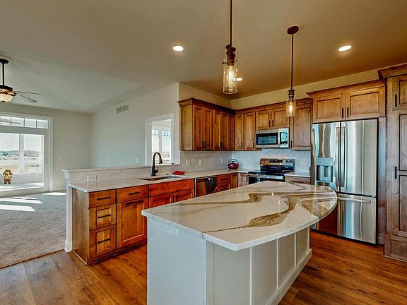 3rd image of 724 East Reinel STREET