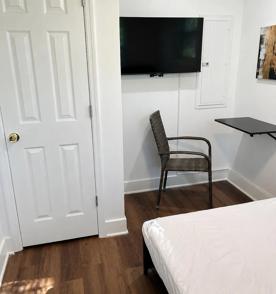 3 bed, 1.0 bath, 532 sqft, $1,001 — Photo 3