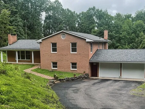 56 Gary Ln, Indiana, PA 15701