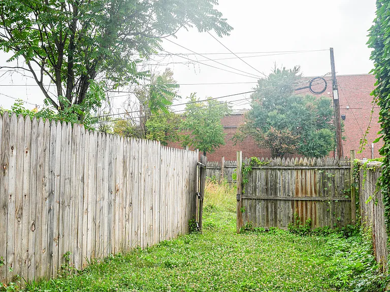 349 S Woodyear St — Photo 16
