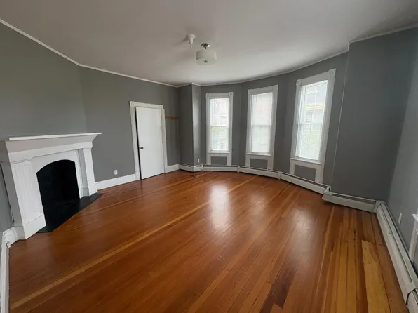 13 Rhode Island Ave #2, Newport, RI 02840