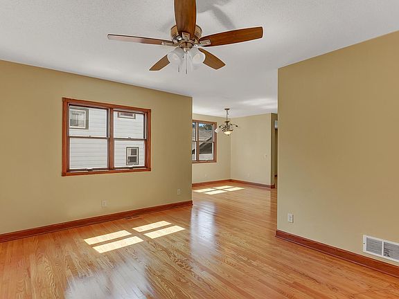 5th image of 1091 Woodbridge St