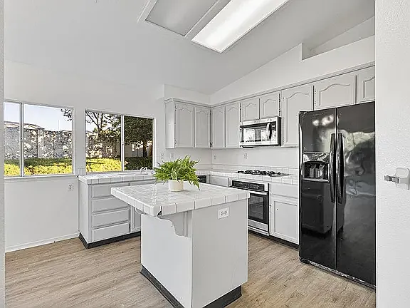 2199 Raleigh Cir — Photo 9