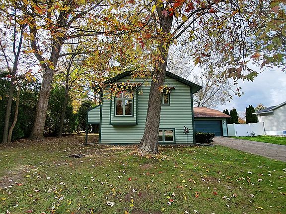 2nd image of 5098 Woodstock Dr