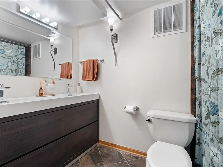 1934 N Washtenaw Ave #404 — Photo 17