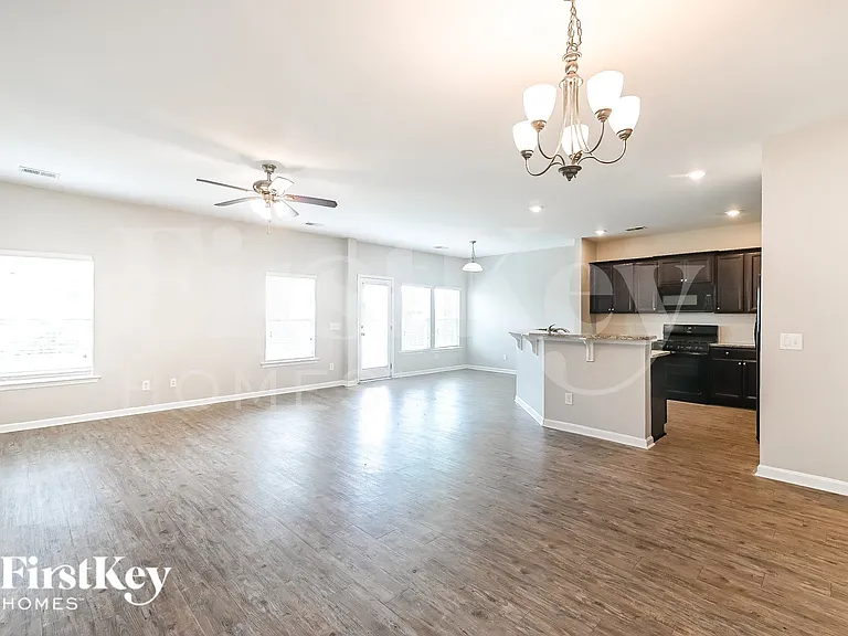 201 Firewheel Ct — Photo 4