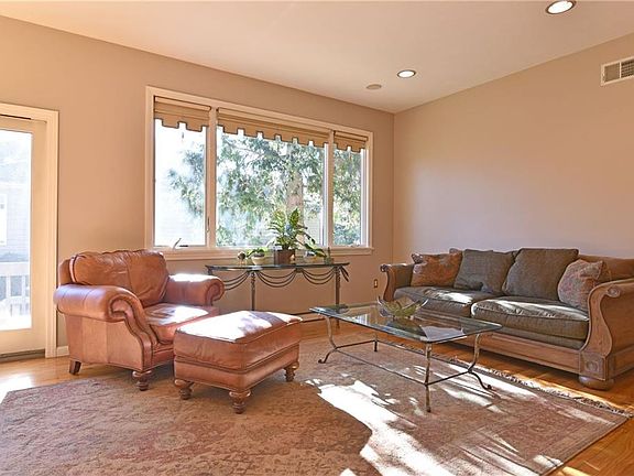 2nd image of 162 Pine Glen Dr #162