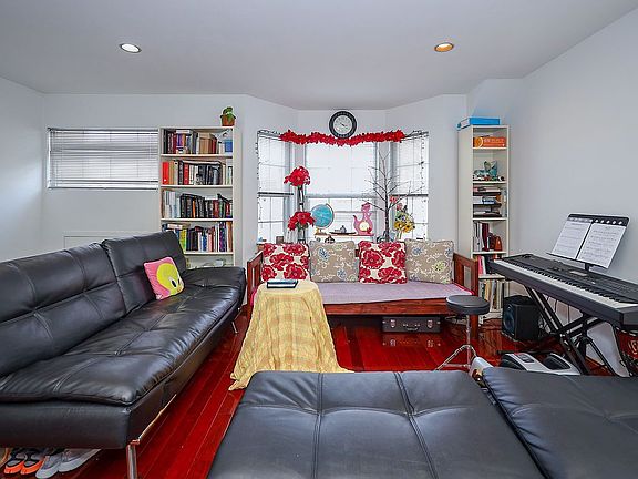 4th image of 28 Villa Nova St