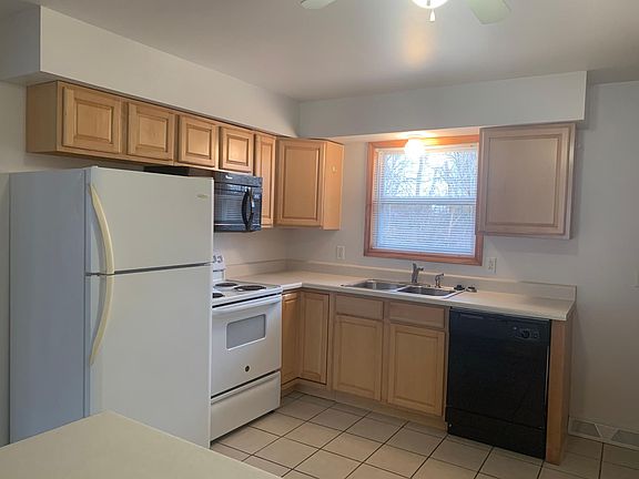 5th image of 2492 Brookdale Dr