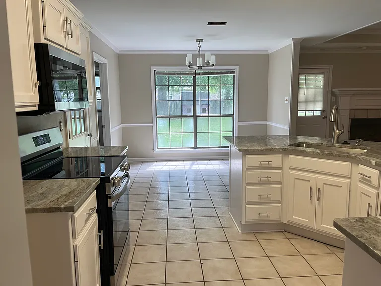 27 Emerald Cir — Photo 2