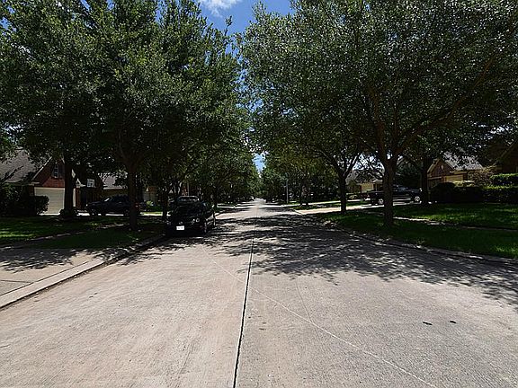 3rd image of 17342 Kiowa River Ln