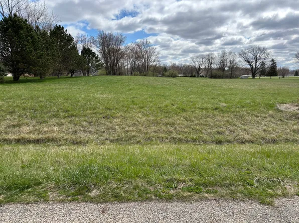 920 Brookside Dr, Varna, IL 61375