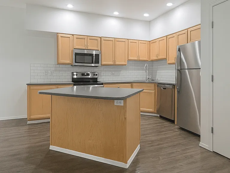 Hawthorne Apartments — Photo 15