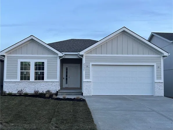 2221 NW 94th St, Kansas City, MO 64154