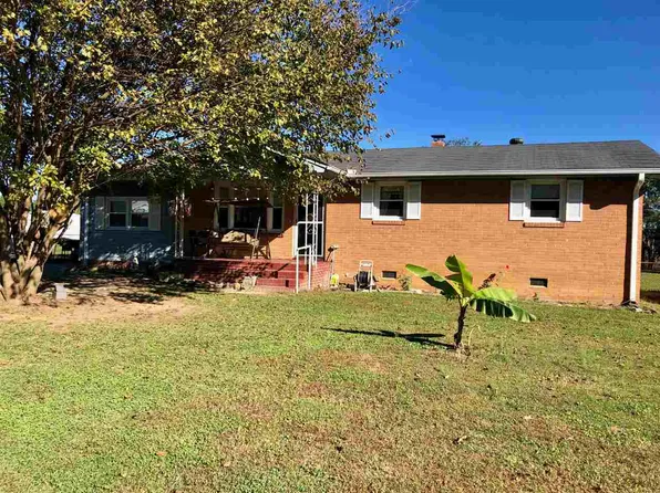 370 Poinsetta St, Spartanburg, SC 29301