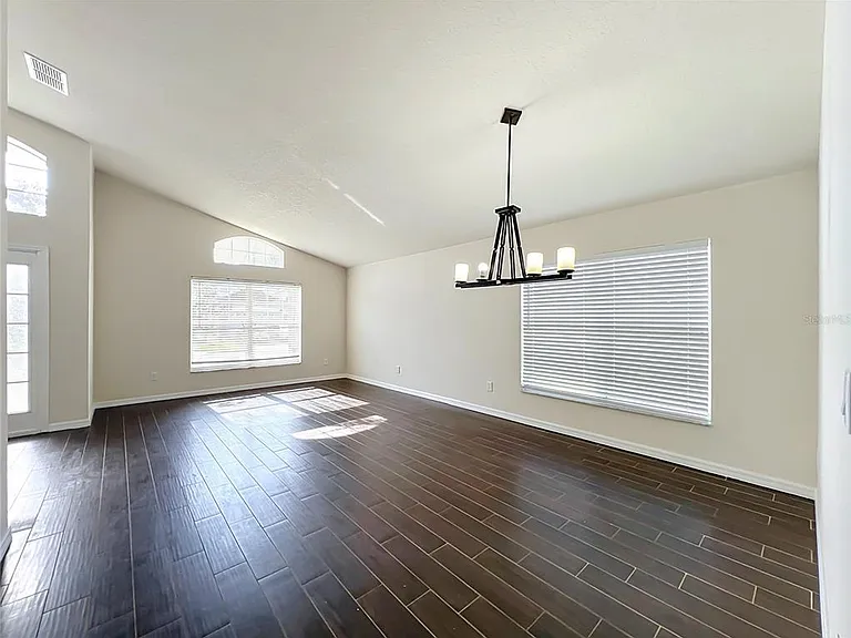 1045 Willow Branch Dr — Photo 12