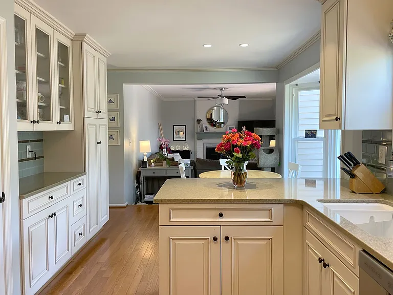 502 Clagett St SW — Photo 11