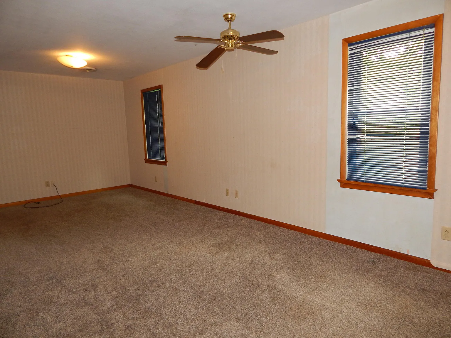 3 bed, 3.0 bath, 2112 sqft, $1,500 — Photo 3
