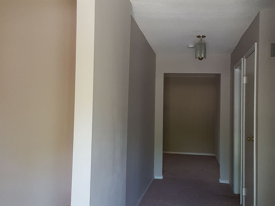 1st image of 707 W 101st Ter