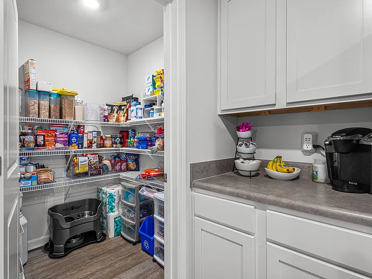 402 Folkstone Rd — Photo 4