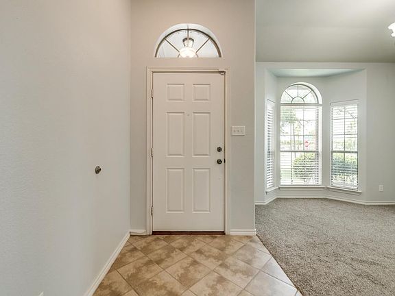 3rd image of 101 Meadow Bend Trl